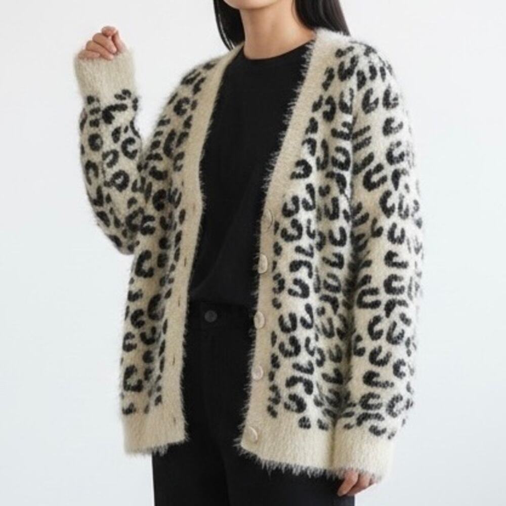 POL Fuzzy Boyfriend Cardigan Medium Animal Pattern  Ivory  V Neck Cozy Slouchy
